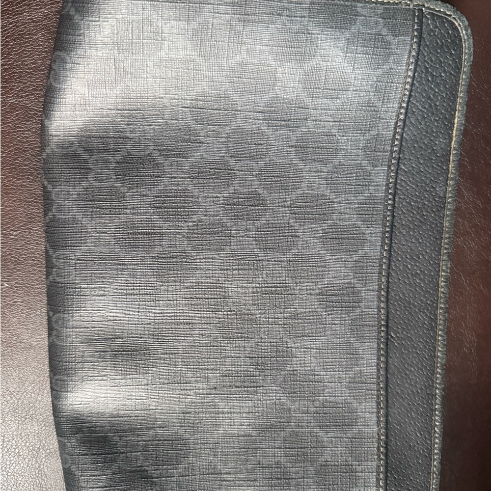 Gucci supreme Cavas - Picture 2 of 7